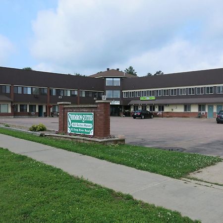Shemron Suites Hotel Deep River エクステリア 写真