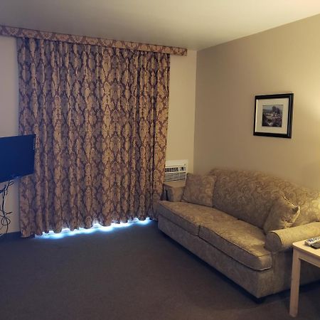 Shemron Suites Hotel Deep River エクステリア 写真