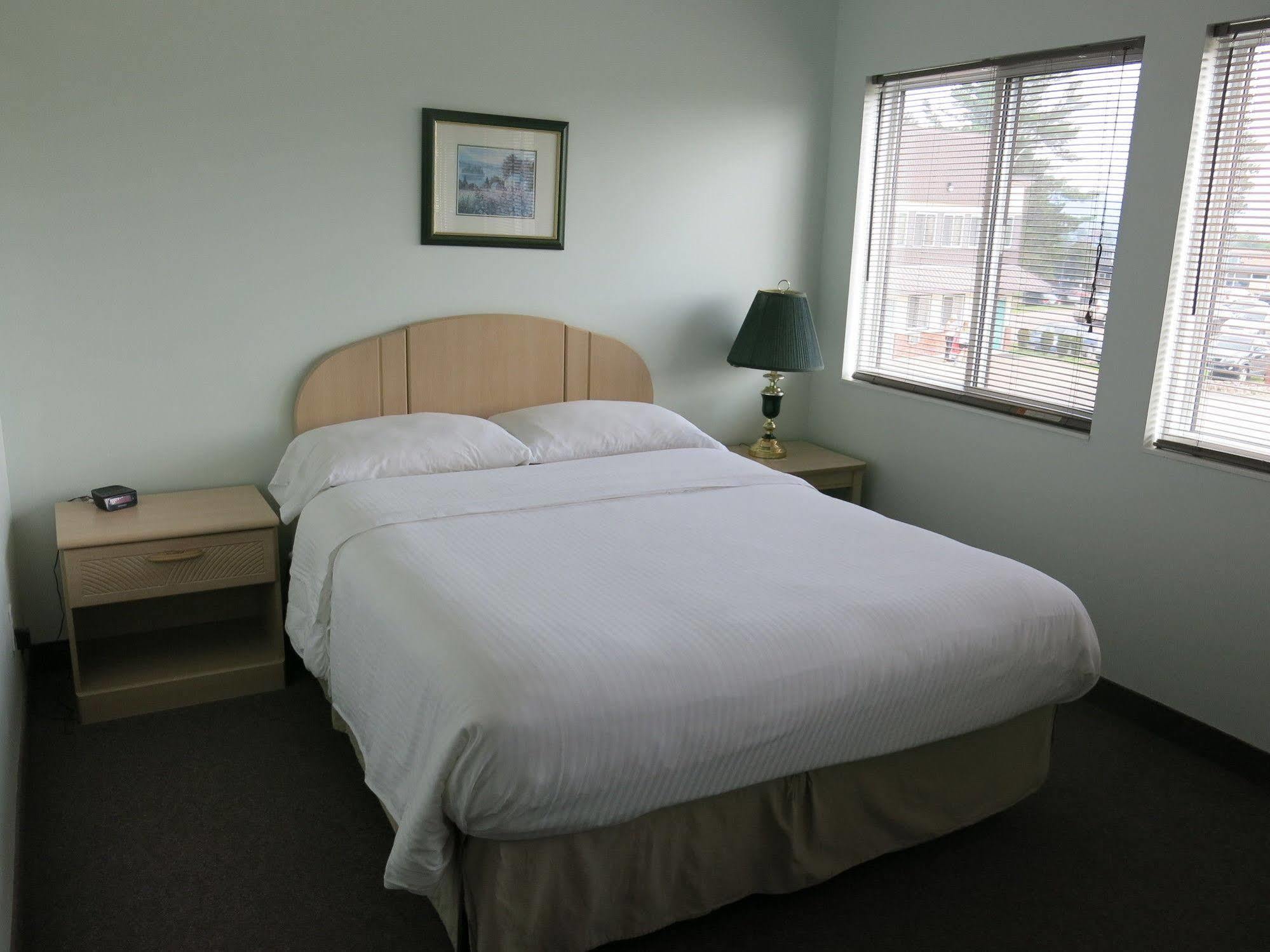 Shemron Suites Hotel Deep River エクステリア 写真