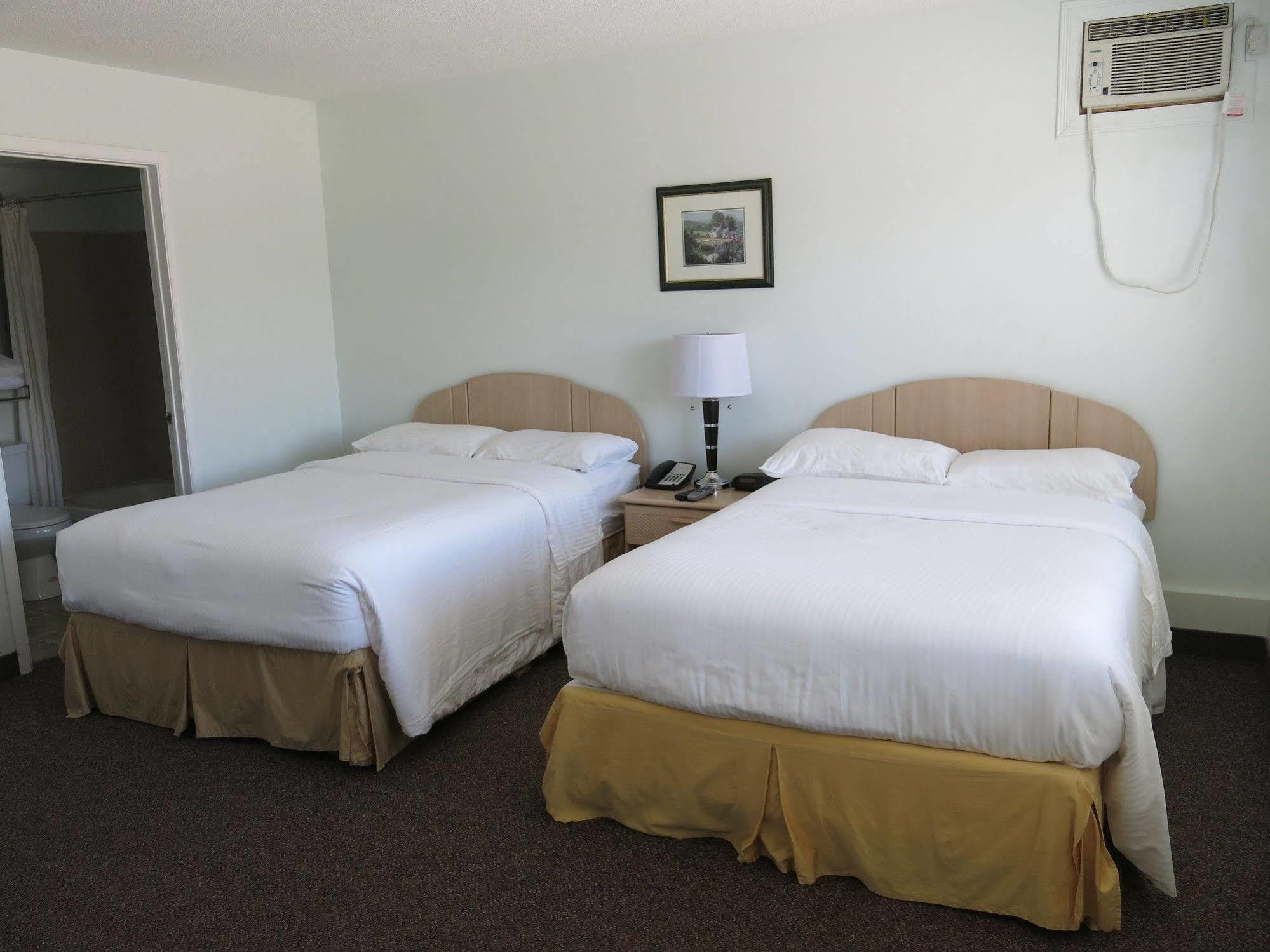 Shemron Suites Hotel Deep River エクステリア 写真