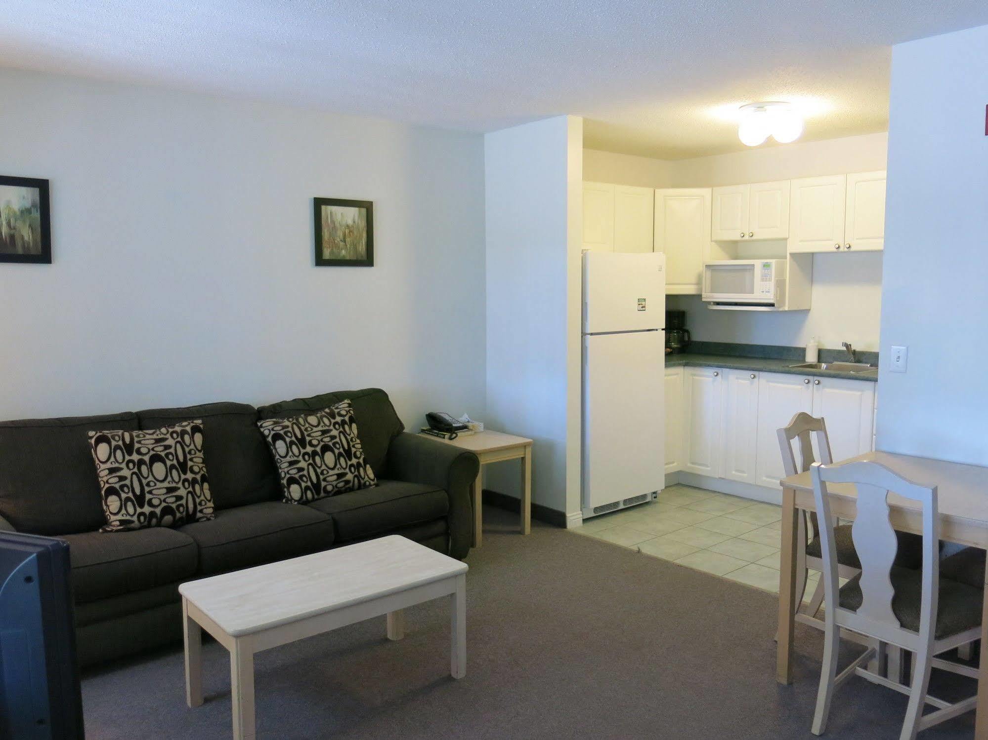 Shemron Suites Hotel Deep River エクステリア 写真