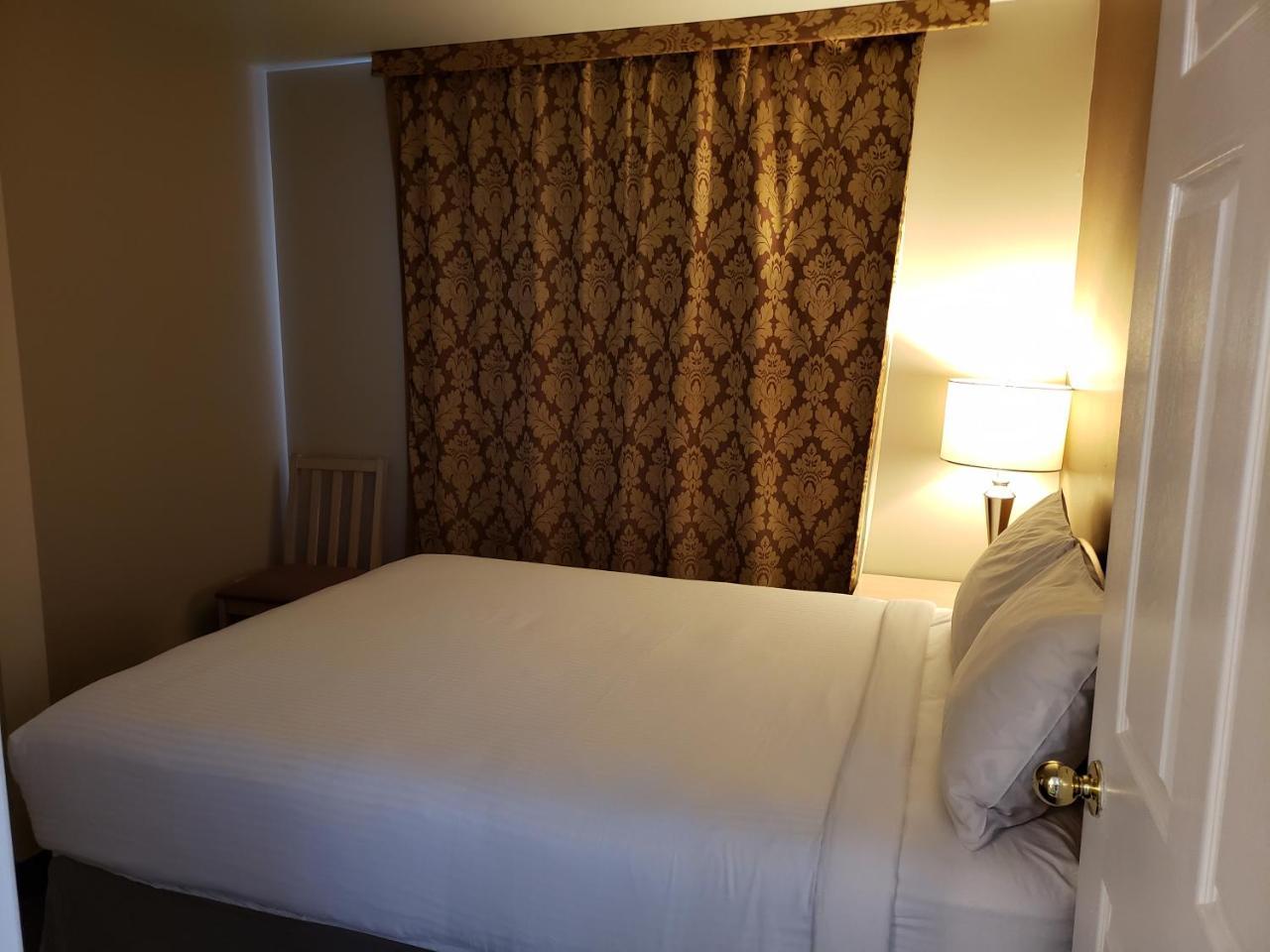 Shemron Suites Hotel Deep River エクステリア 写真