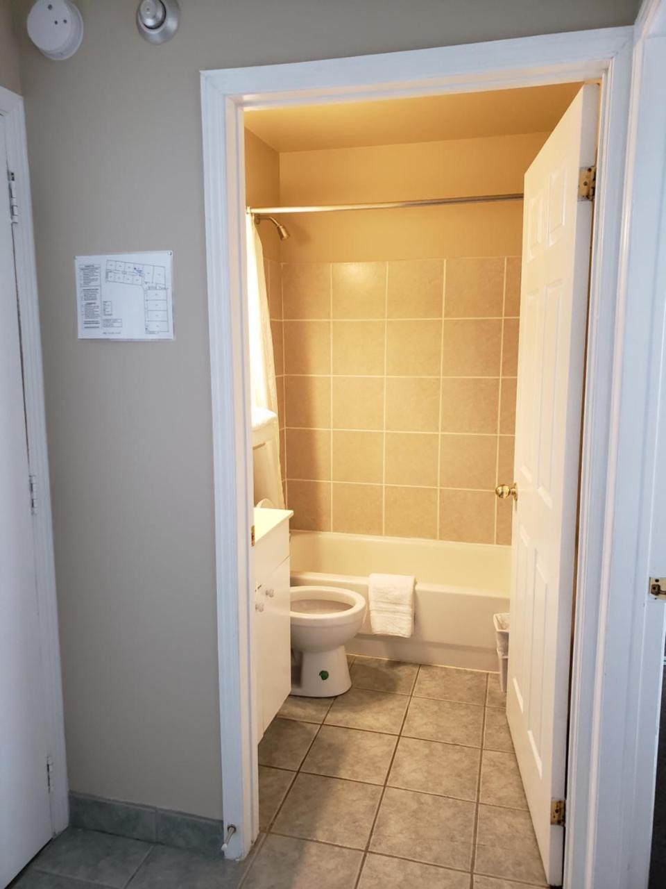 Shemron Suites Hotel Deep River エクステリア 写真