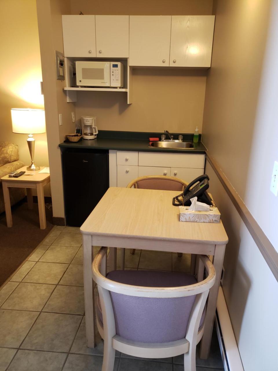 Shemron Suites Hotel Deep River エクステリア 写真