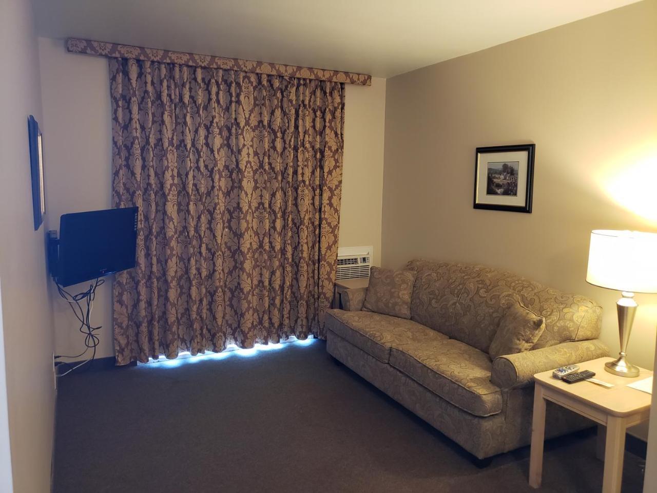 Shemron Suites Hotel Deep River エクステリア 写真