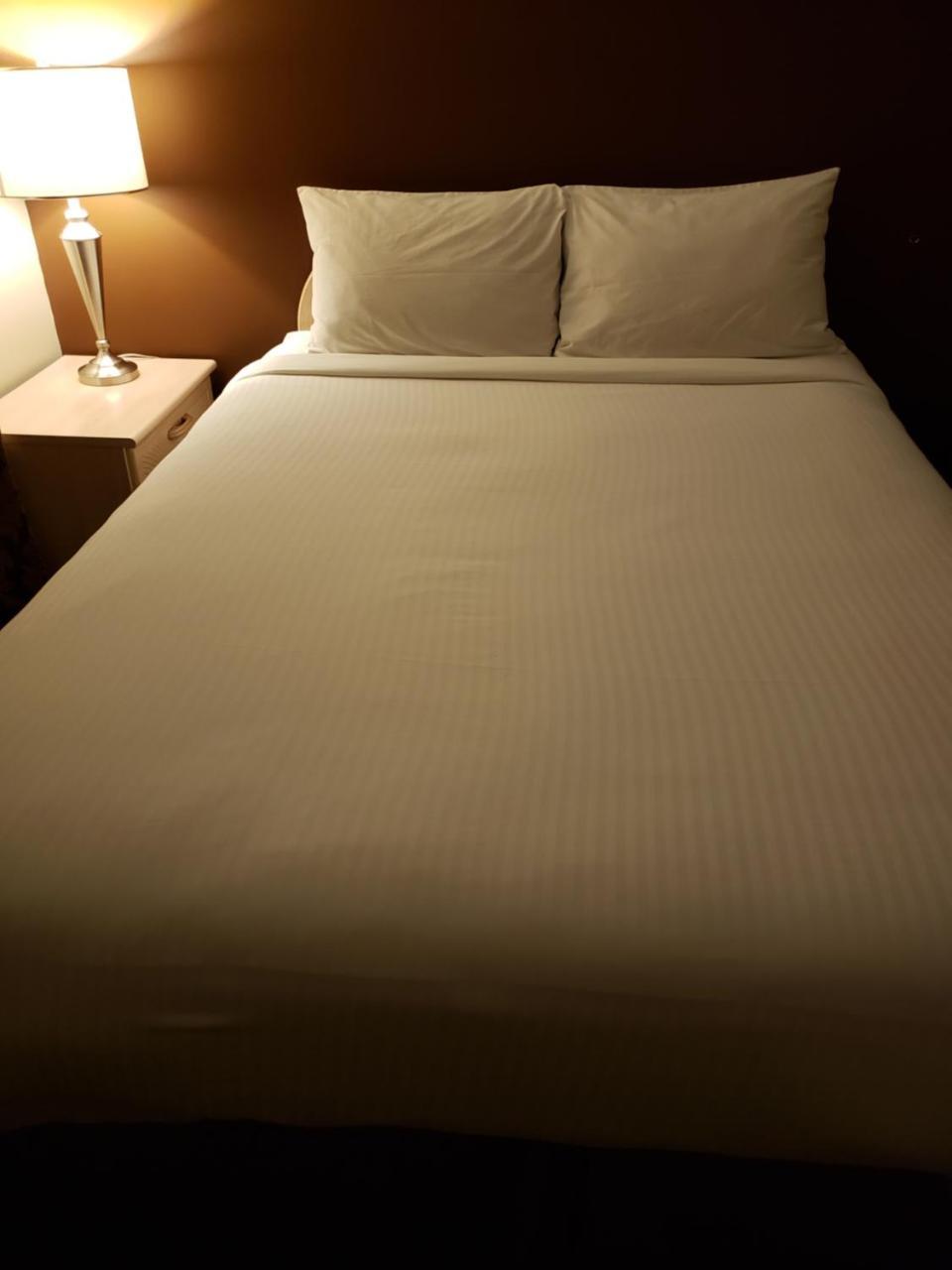 Shemron Suites Hotel Deep River エクステリア 写真