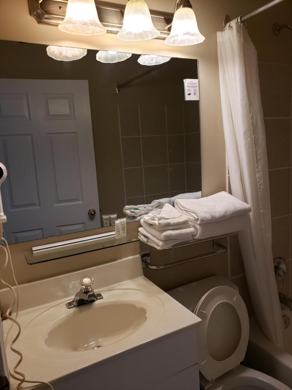 Shemron Suites Hotel Deep River エクステリア 写真