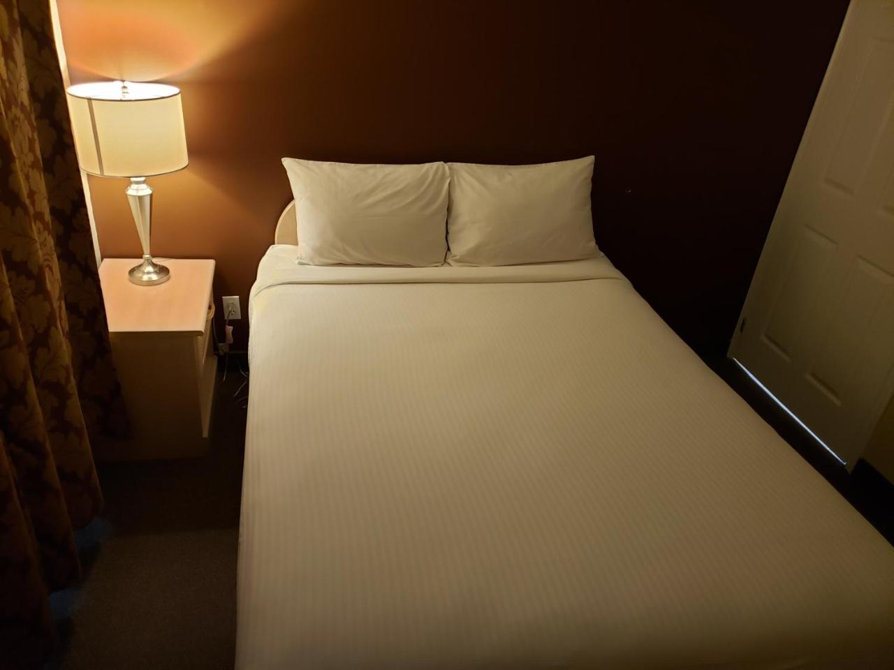 Shemron Suites Hotel Deep River エクステリア 写真