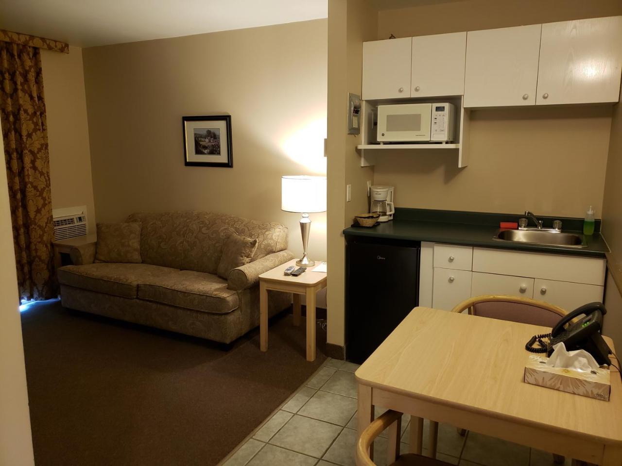 Shemron Suites Hotel Deep River エクステリア 写真