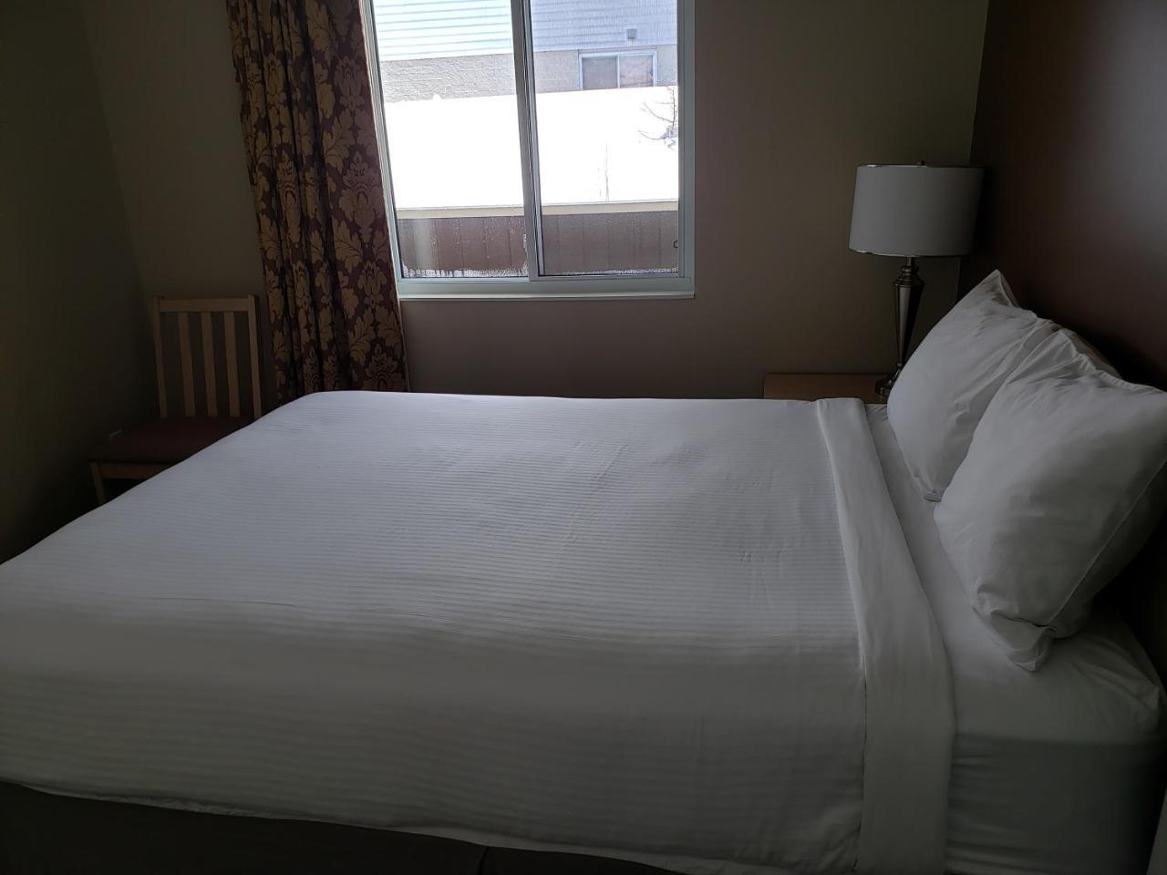 Shemron Suites Hotel Deep River エクステリア 写真