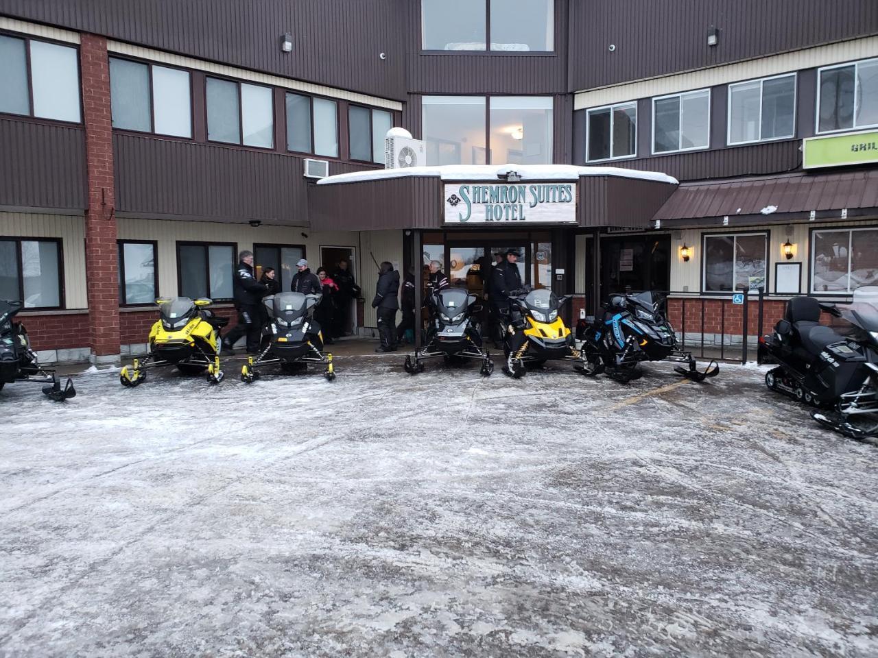 Shemron Suites Hotel Deep River エクステリア 写真