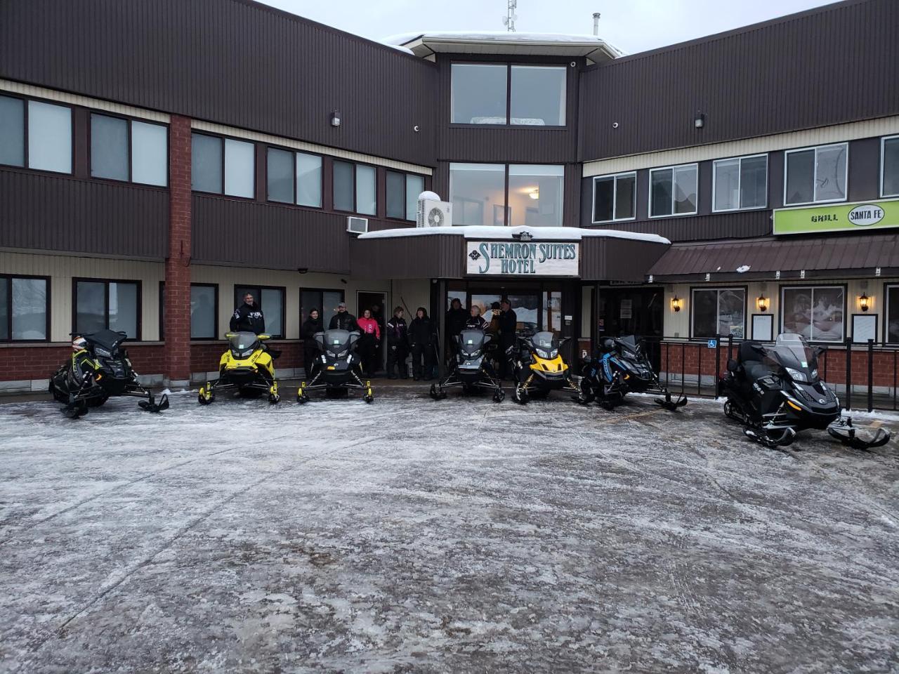 Shemron Suites Hotel Deep River エクステリア 写真