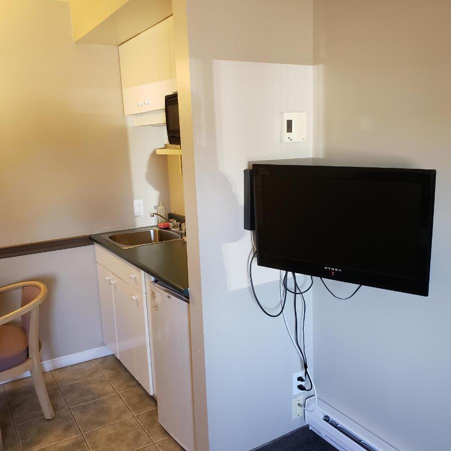 Shemron Suites Hotel Deep River エクステリア 写真