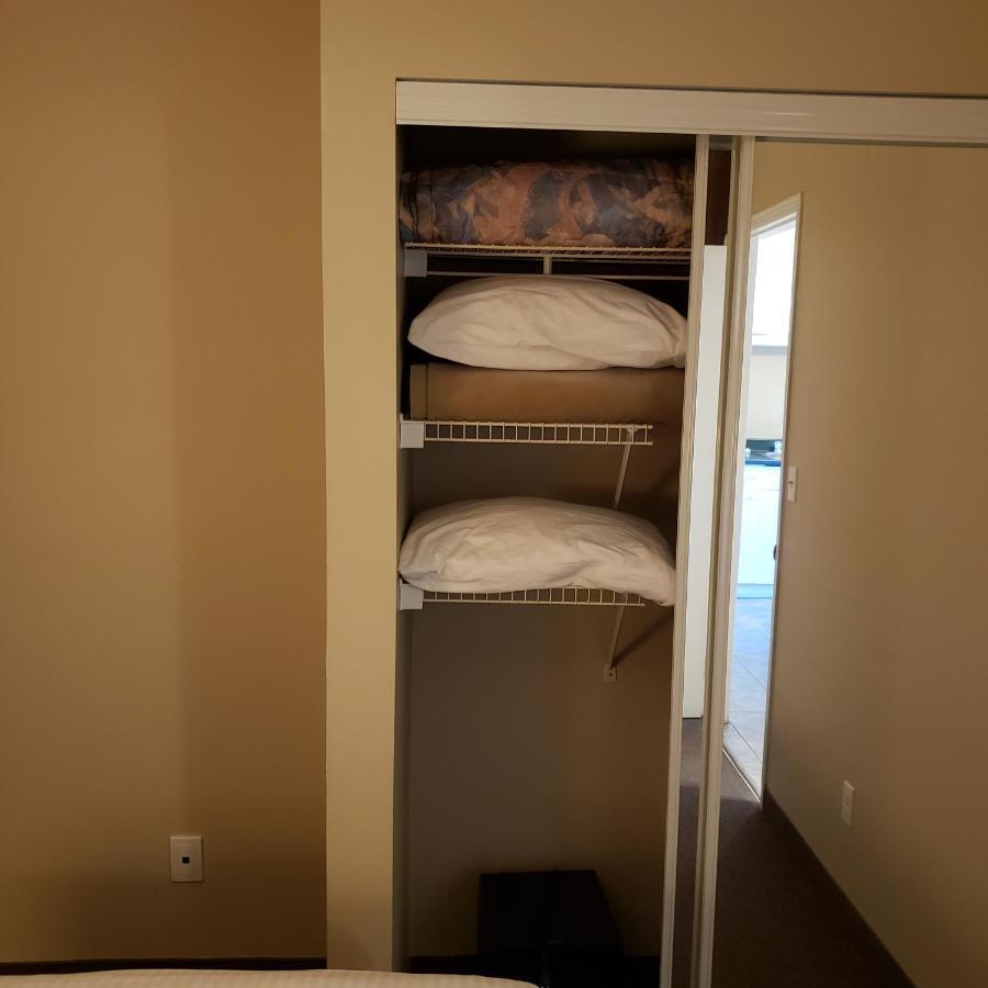 Shemron Suites Hotel Deep River エクステリア 写真