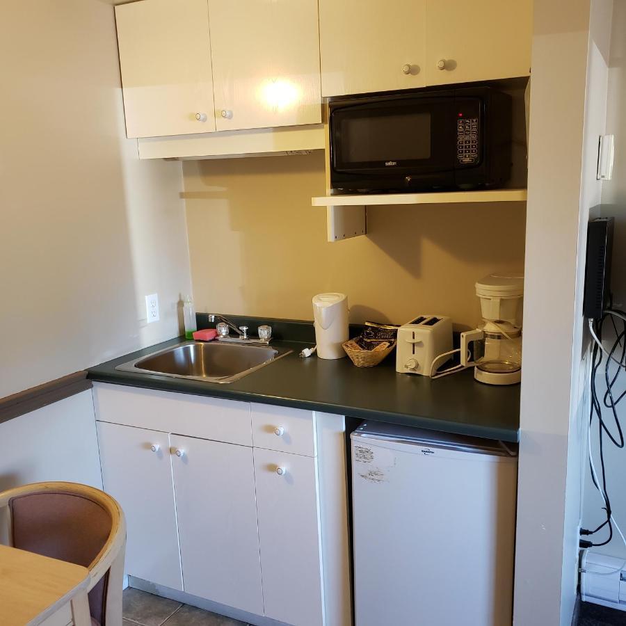 Shemron Suites Hotel Deep River エクステリア 写真