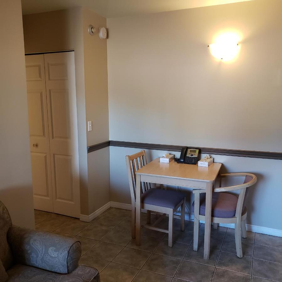 Shemron Suites Hotel Deep River エクステリア 写真