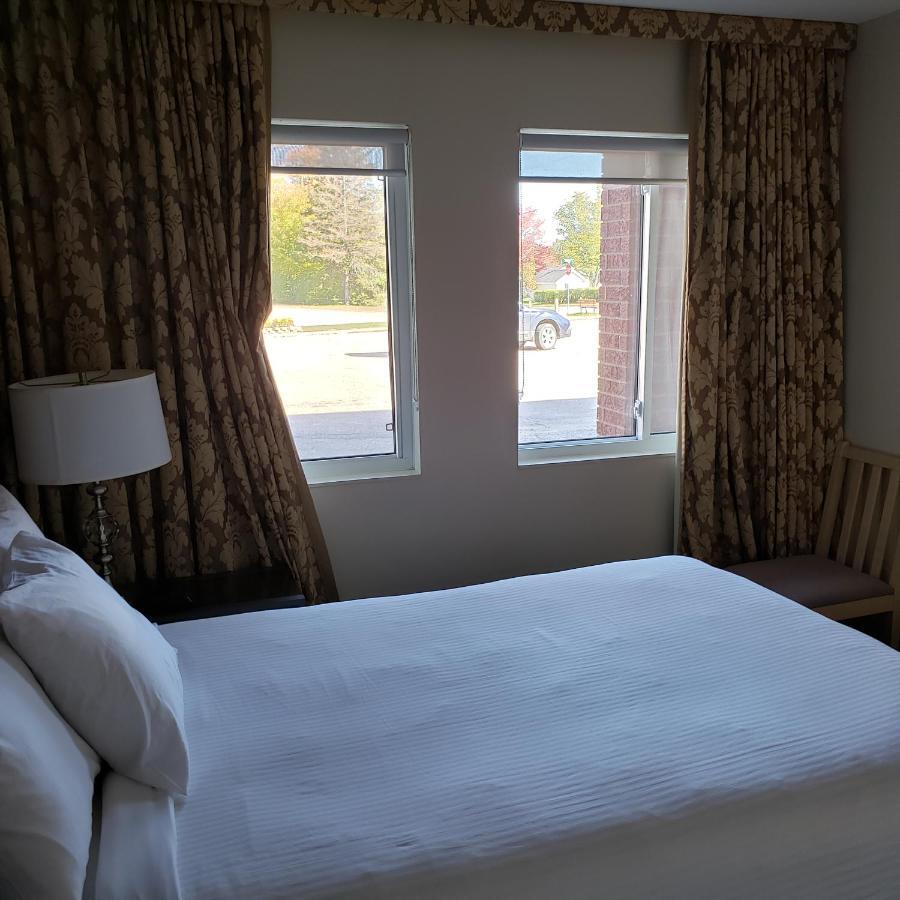 Shemron Suites Hotel Deep River エクステリア 写真