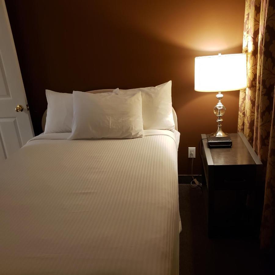 Shemron Suites Hotel Deep River エクステリア 写真